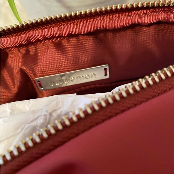 🎄SALE🎄✨🆕✨Brand New Lululemon Crossbody Bag - Picture 3 of 5